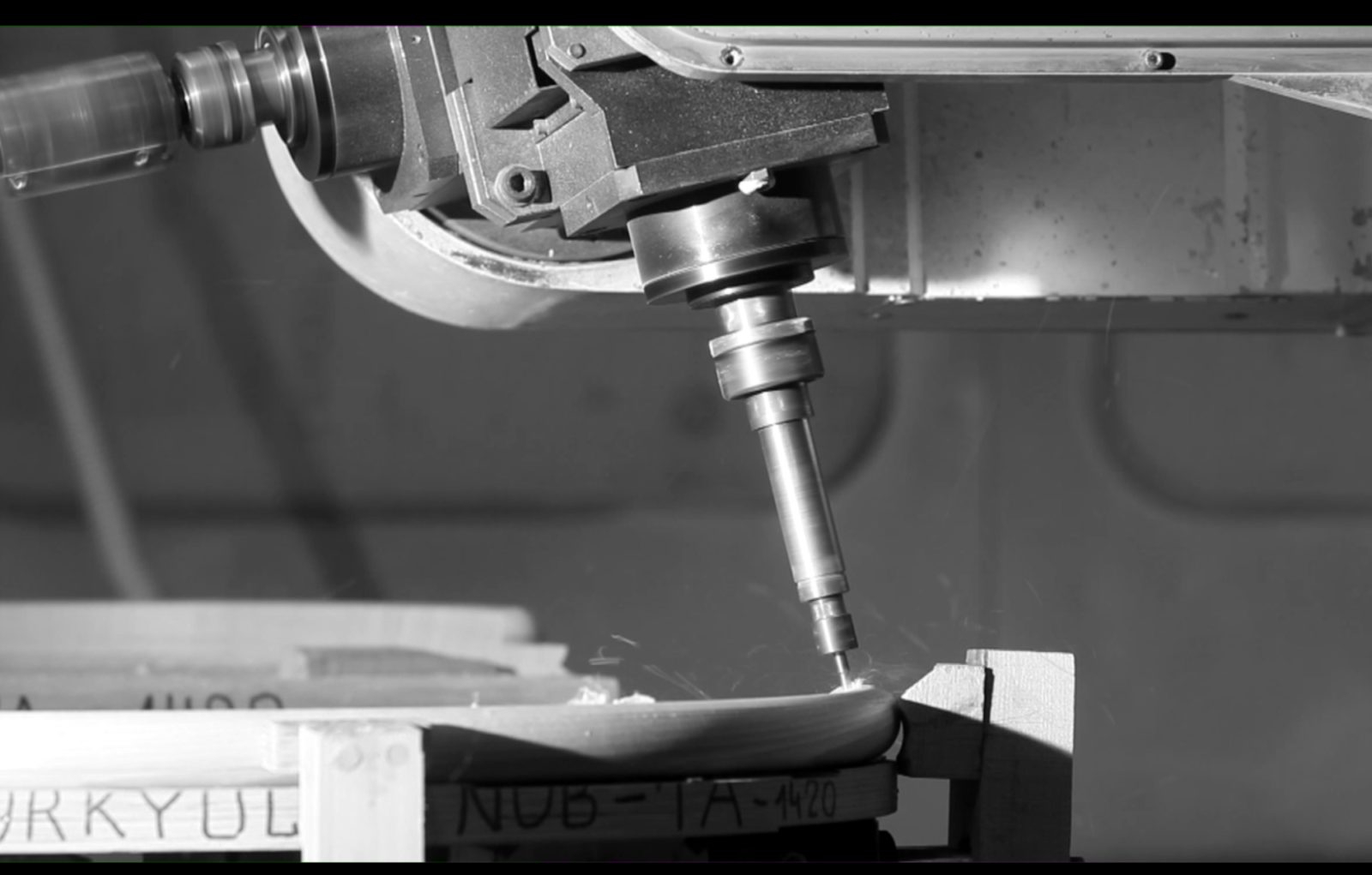An image of an industrial sewing machine.