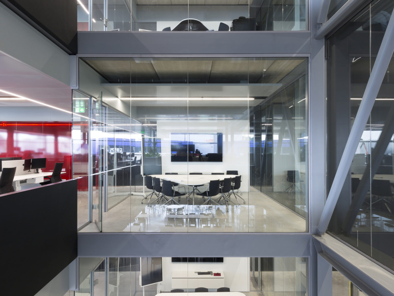 A conference room made from Maars glass walls and steel frames.